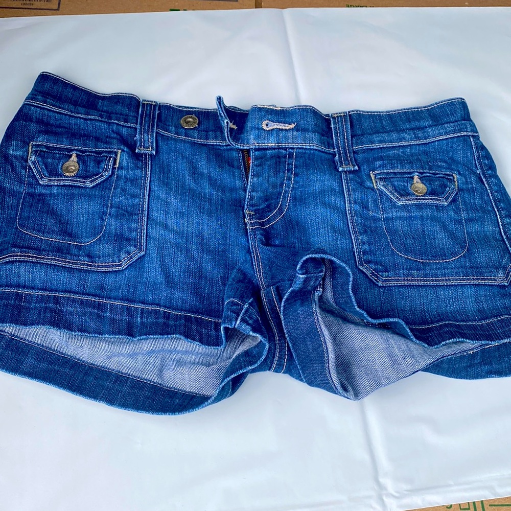 Lucky Brand daisy short size 6/28